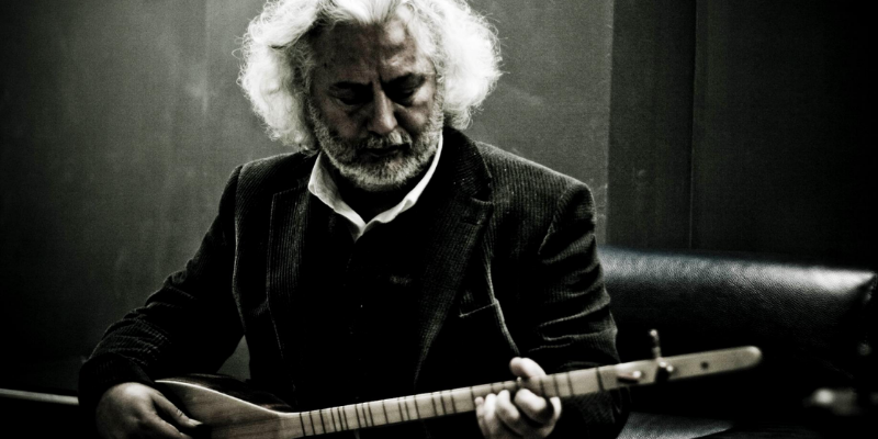 Turkish ogur sazi long-neck fretless saz used in contemporary Turkish folk music