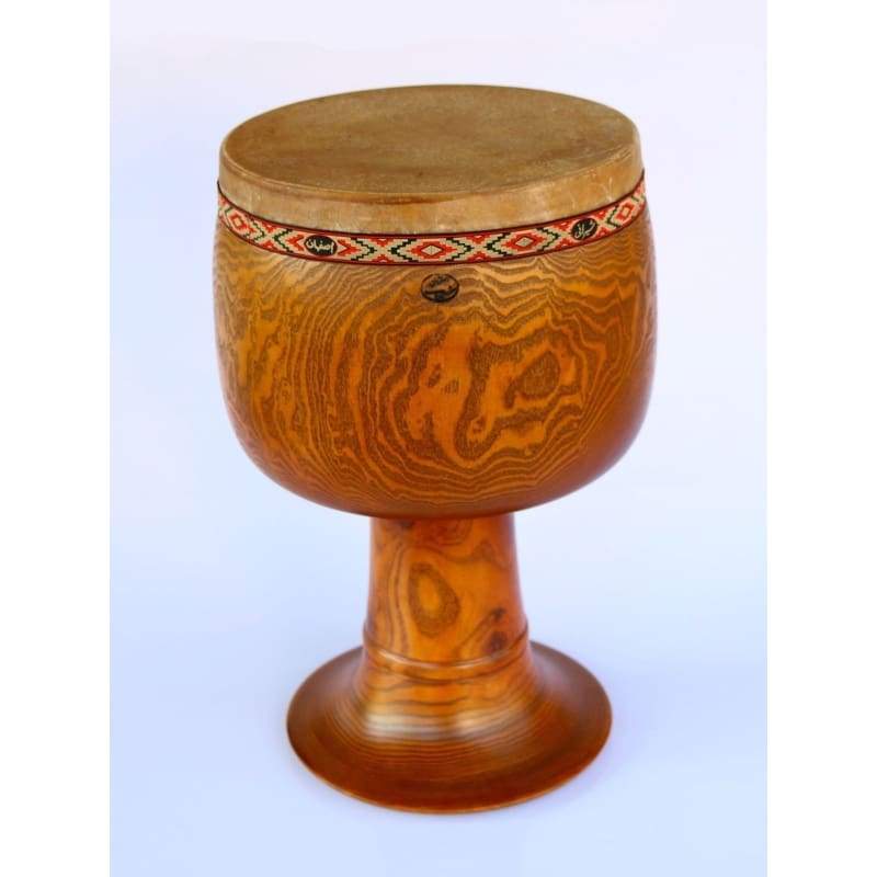 Tombak SHZ-303 par Shirani avec corps en noyer et peau de chameau